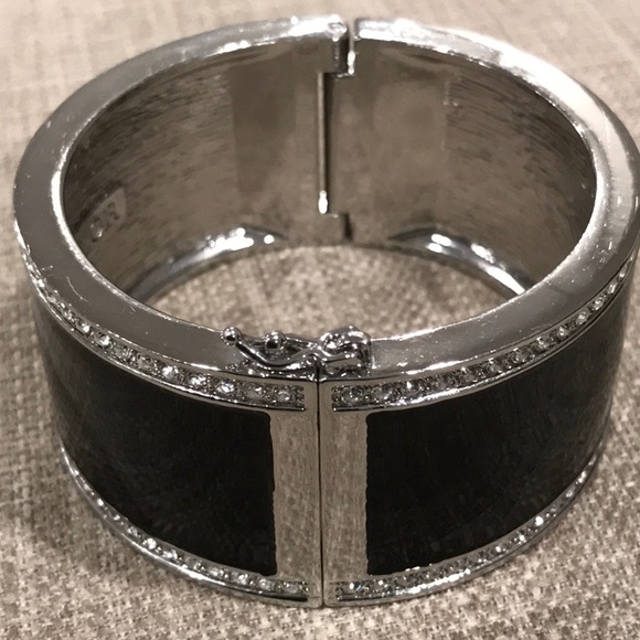 Cuff bracelet - Picture 4 of 4